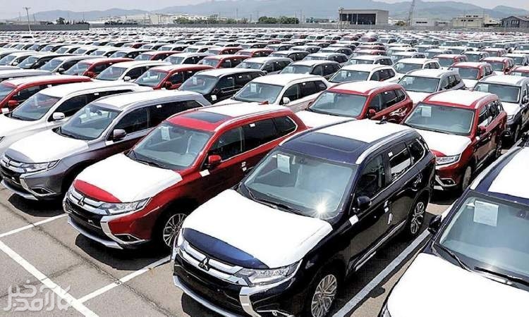 صف خرید وارداتیها طولانی شد صف خرید وارداتیها طولانی شد