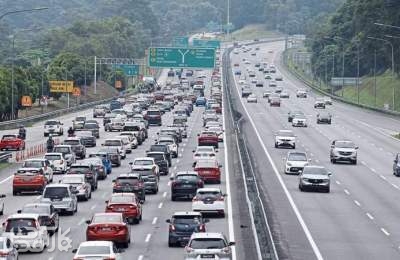 دخل و خرج آزادراه‌ها با هم نمی‌خواند